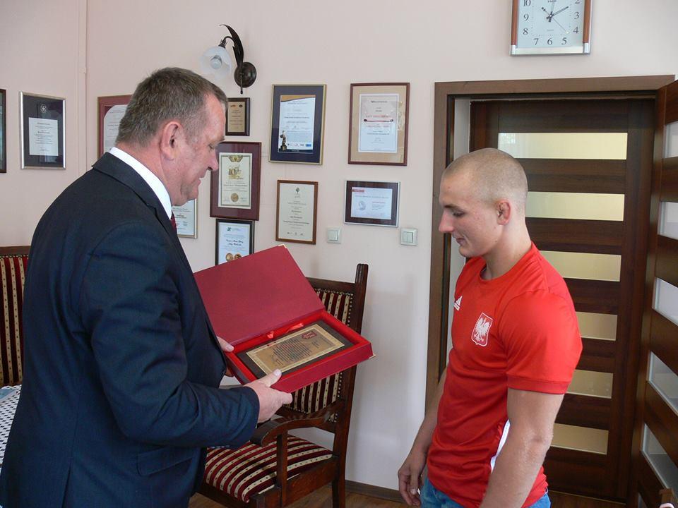 Medalista Mistrzostw Europy Dawid Klimek  z wizyt w Ratuszu 