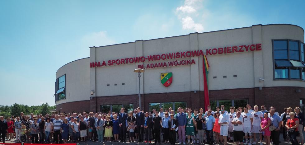 Hala Sportowo-Widowiskowa w Kobierzycach imienia Adama Wjcika!