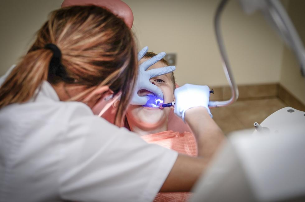 Stomatologia – czym jest i jak znale dentyst?