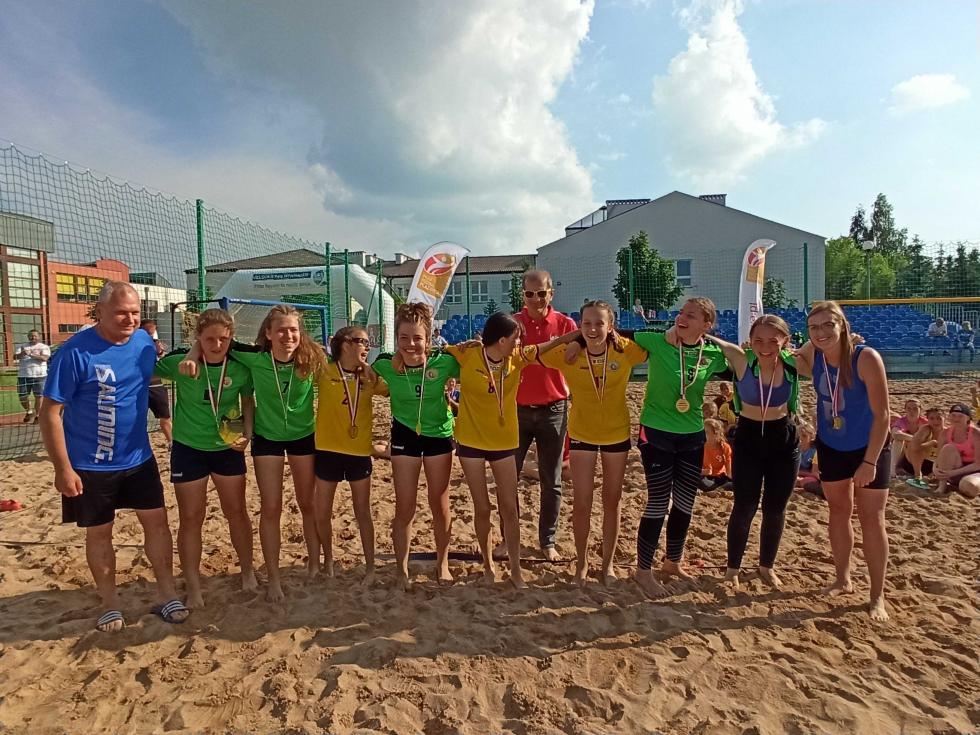 Świetny występ kobierzyczanek na Młodzieżowych Mistrzostwach Dolnego Śląska w piłce ręcznej plażowej