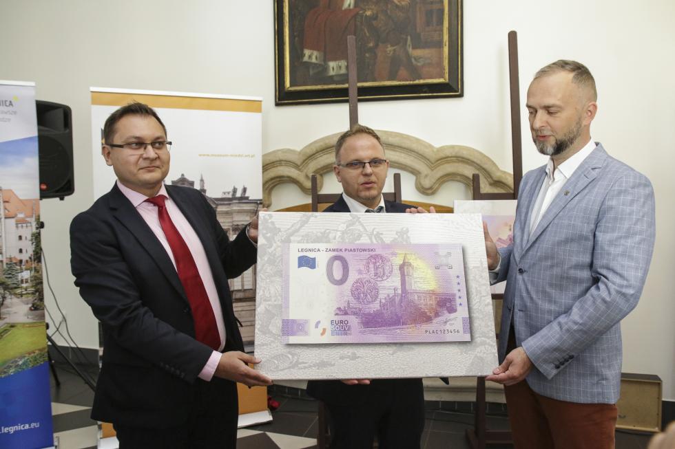 Zamek Piastowski z florenem na wyjątkowym banknocie 0 Euro poświeconym Legnicy 