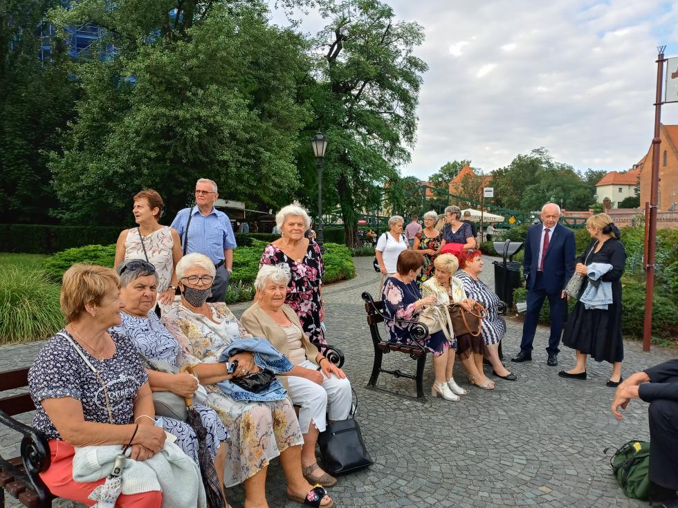 Wyjazd uczestnikw Powiatowego Klubu Seniora w Ktach Wrocawskich do Wrocawia na muzyczny rejs  po Odrze
