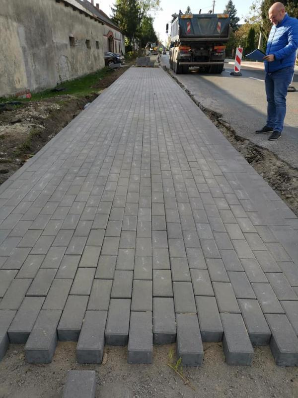 Budowa chodnika w Nowojowicach 