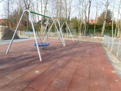Siechnice - Wymiana nawierzchni placu zabaw w parku w Żernikach Wrocławskich