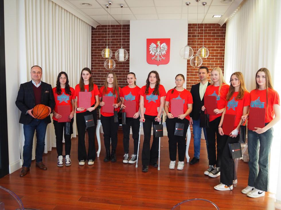 Juniorki KS Basket Siechnice na spotkaniu z burmistrzem