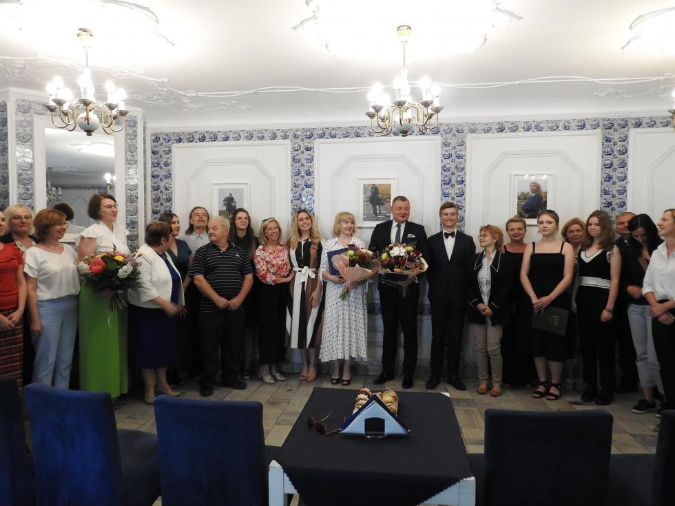 Uczniowie Powiatowego Zespou Szk Nr 1 w Krzyowicach otrzymali dyplomy