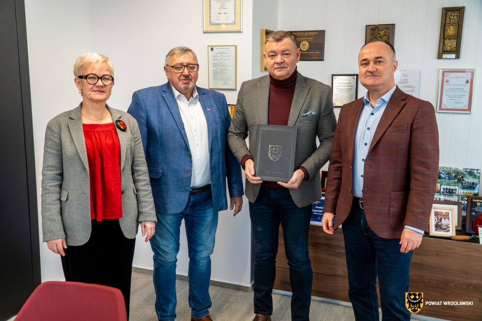 Burmistrz Siechnic podpisa list intencyjny dotyczcy nowego wjazdu do Wrocawia w Zacharzycach